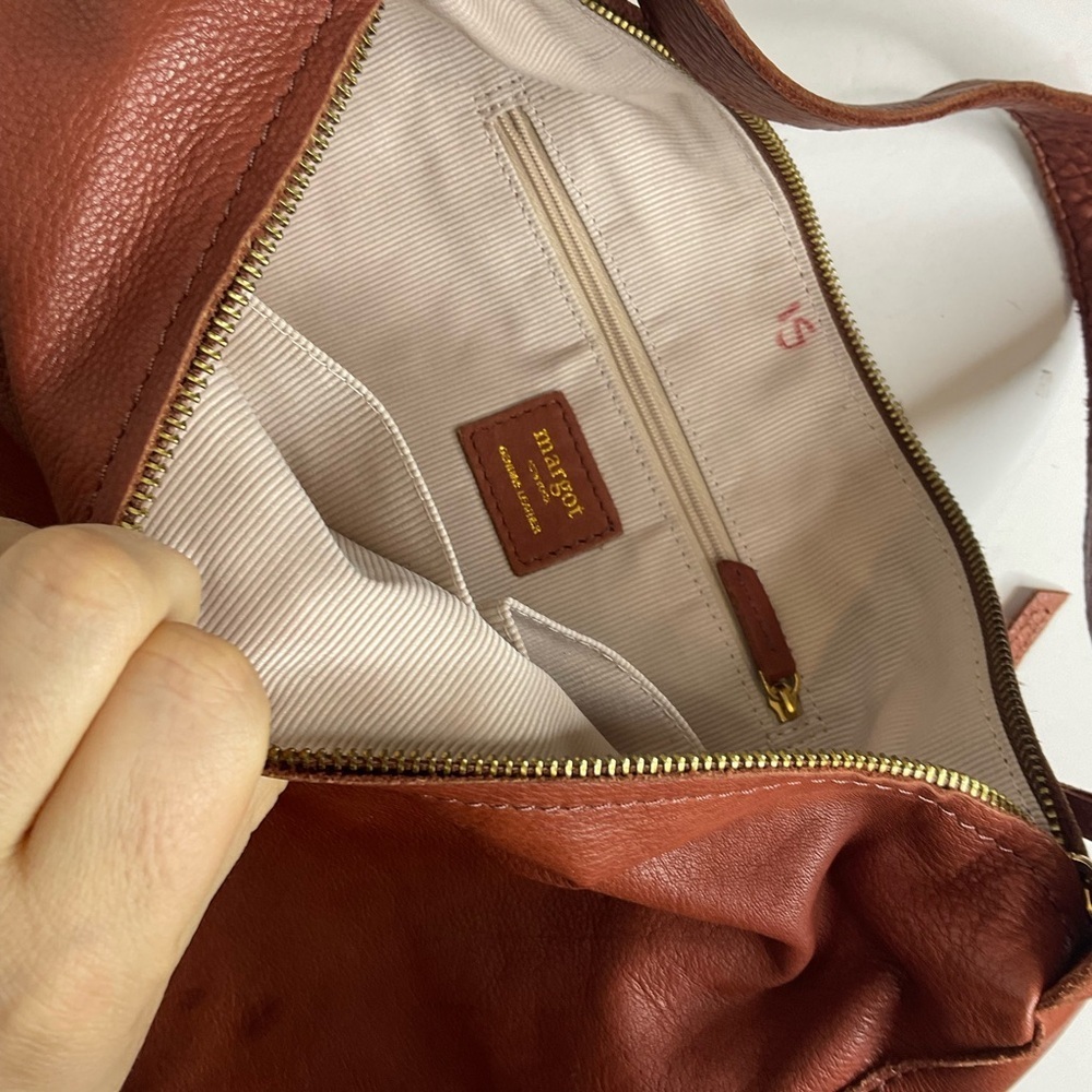 MARGOT New York Classic Leather Shoulder Bag in Rust Brown - Picture 6 of 7